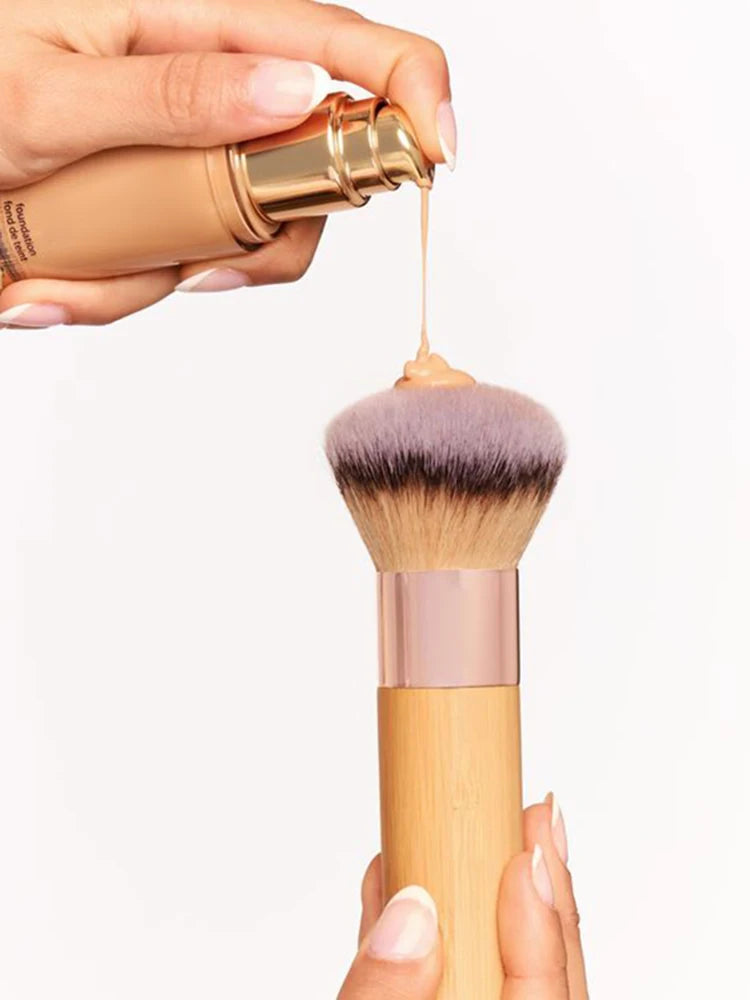 The buffer™ brush - fluffy, dome foundation brush